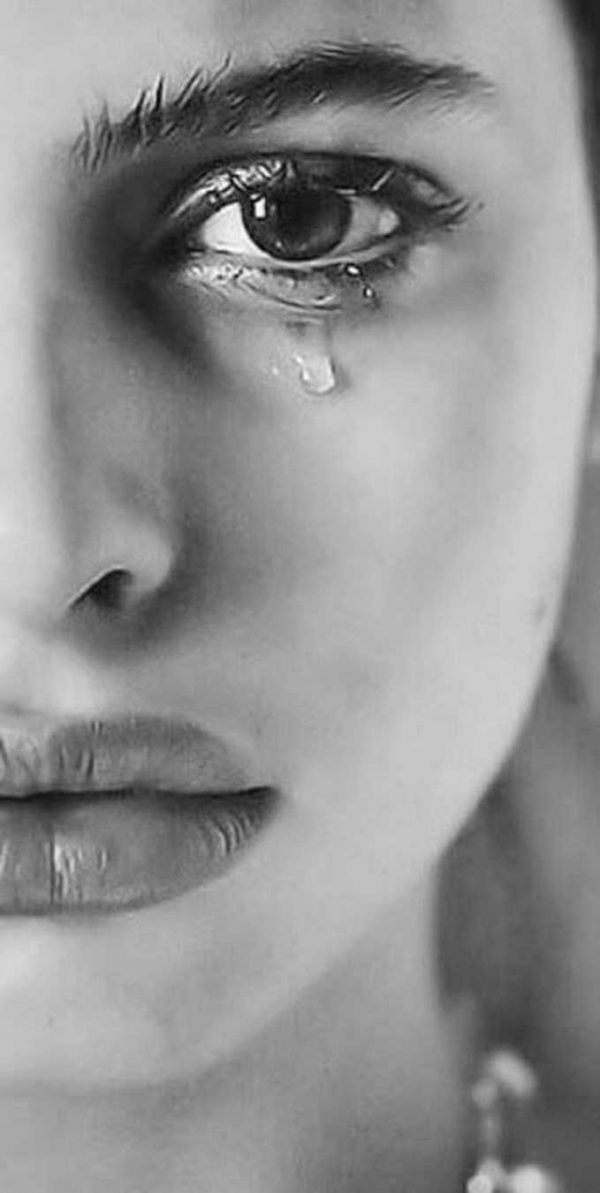 عکس پروفایل دخترانه غمگین اشک